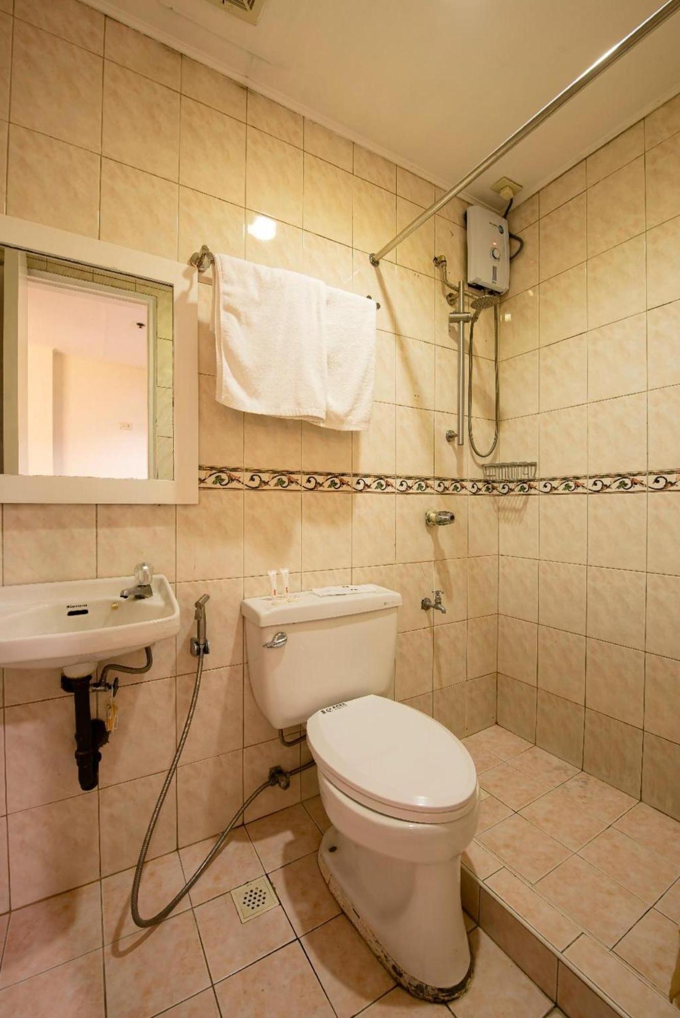 Oyo 115 Northridge Mansions Hotel Quezon City Bagian luar foto