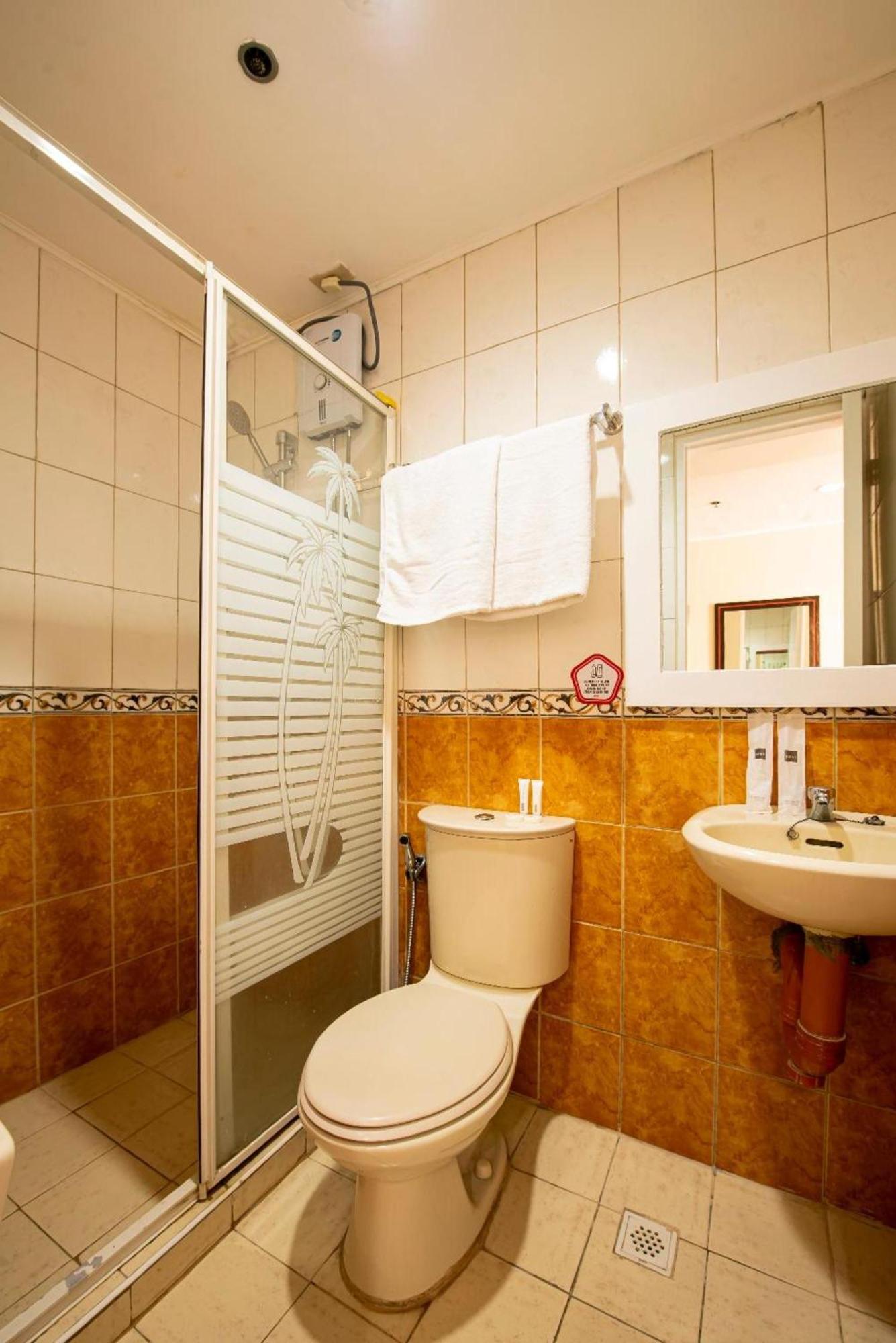 Oyo 115 Northridge Mansions Hotel Quezon City Bagian luar foto