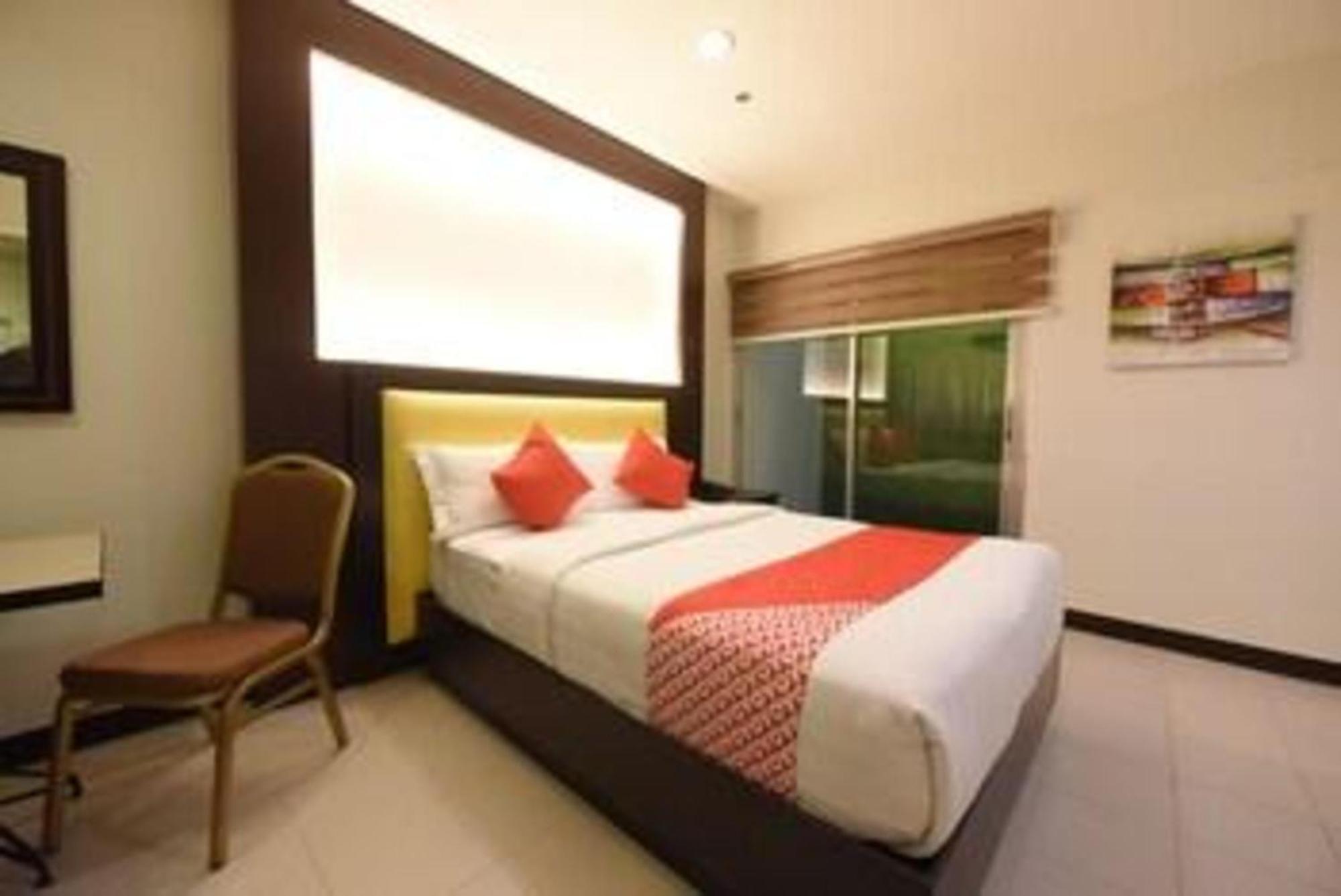 Oyo 115 Northridge Mansions Hotel Quezon City Bagian luar foto