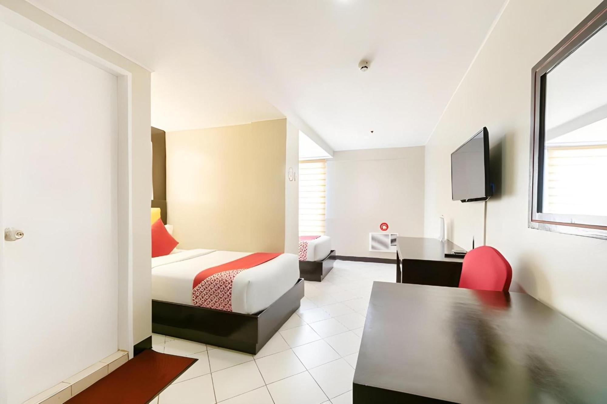 Oyo 115 Northridge Mansions Hotel Quezon City Bagian luar foto